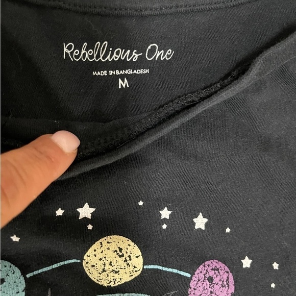 Rebellious One Cropped Top - Picture 3 of 7